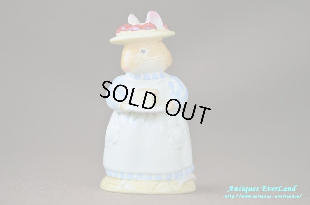 画像2: ロイヤル ドルトン Brambly Hedge Mrs.Apple 陶人形 のばらの村のものがたり (2)