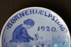画像4: Royal Copenhagen　Børnehjælpsdag　Child Welfare Day`s Plate　児童福祉の日プレート　1920年 大正9年 (4)