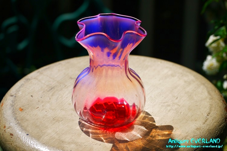 画像1: ヴィクトリアン　オパレッセント　クランベリーガラス　ヴァーズ　花器　花瓶 (1)